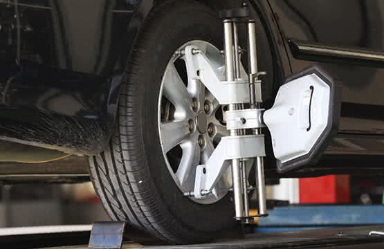 photo of laser based automotive alignment service